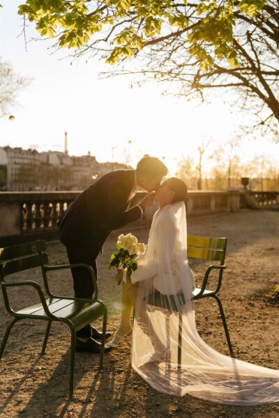 Couple kissing romantic editorial paris pre-wedding jardin tuileries