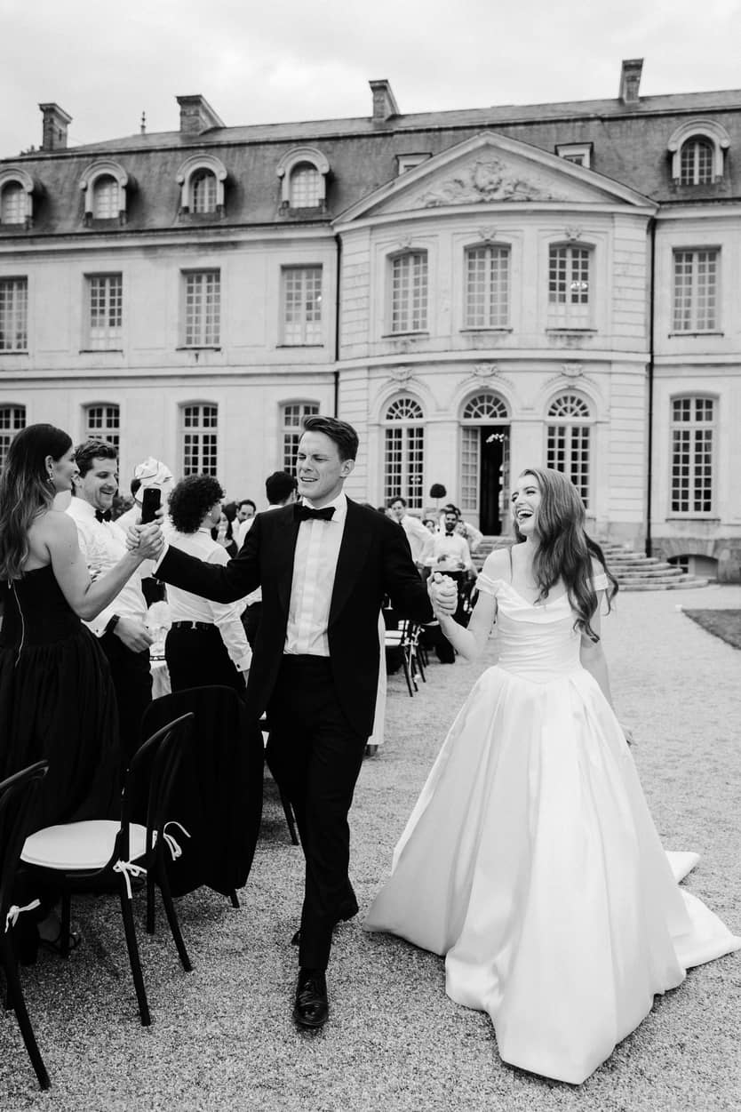 Wedding at Chateau de Grand Luce with couple cheering