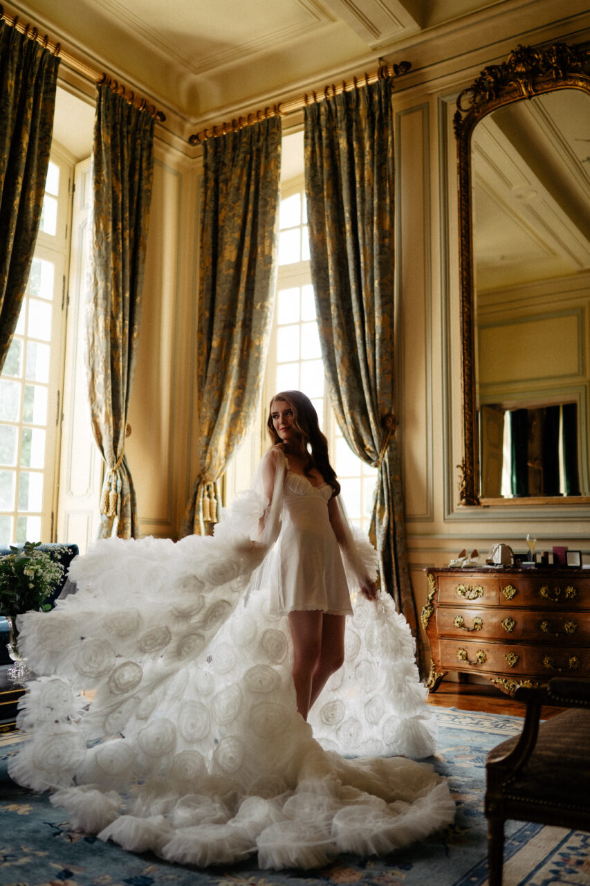 Bridal robe wedding Château du Grand Lucé