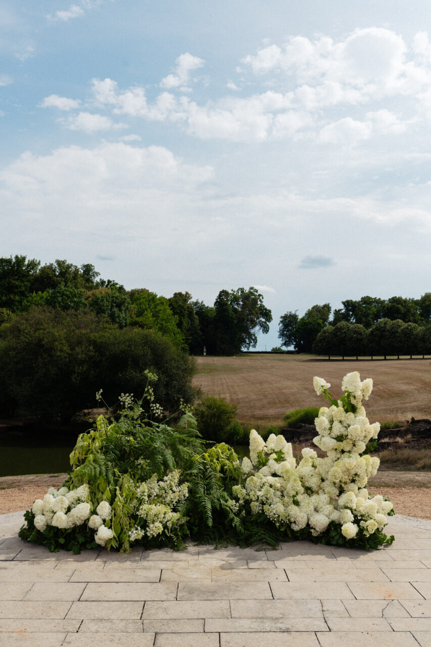 Flower installation destination wedding Château du Grand Lucé