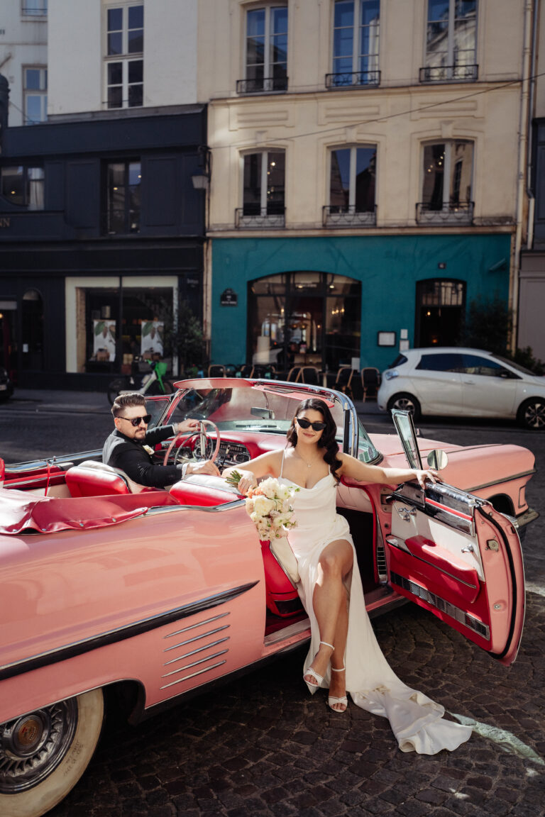 Vintage car couple portrait photoshoot Paris elopement