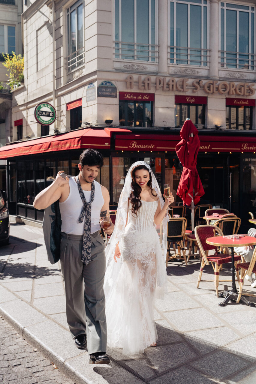 Bride & groom walking in Paris in front of cafe