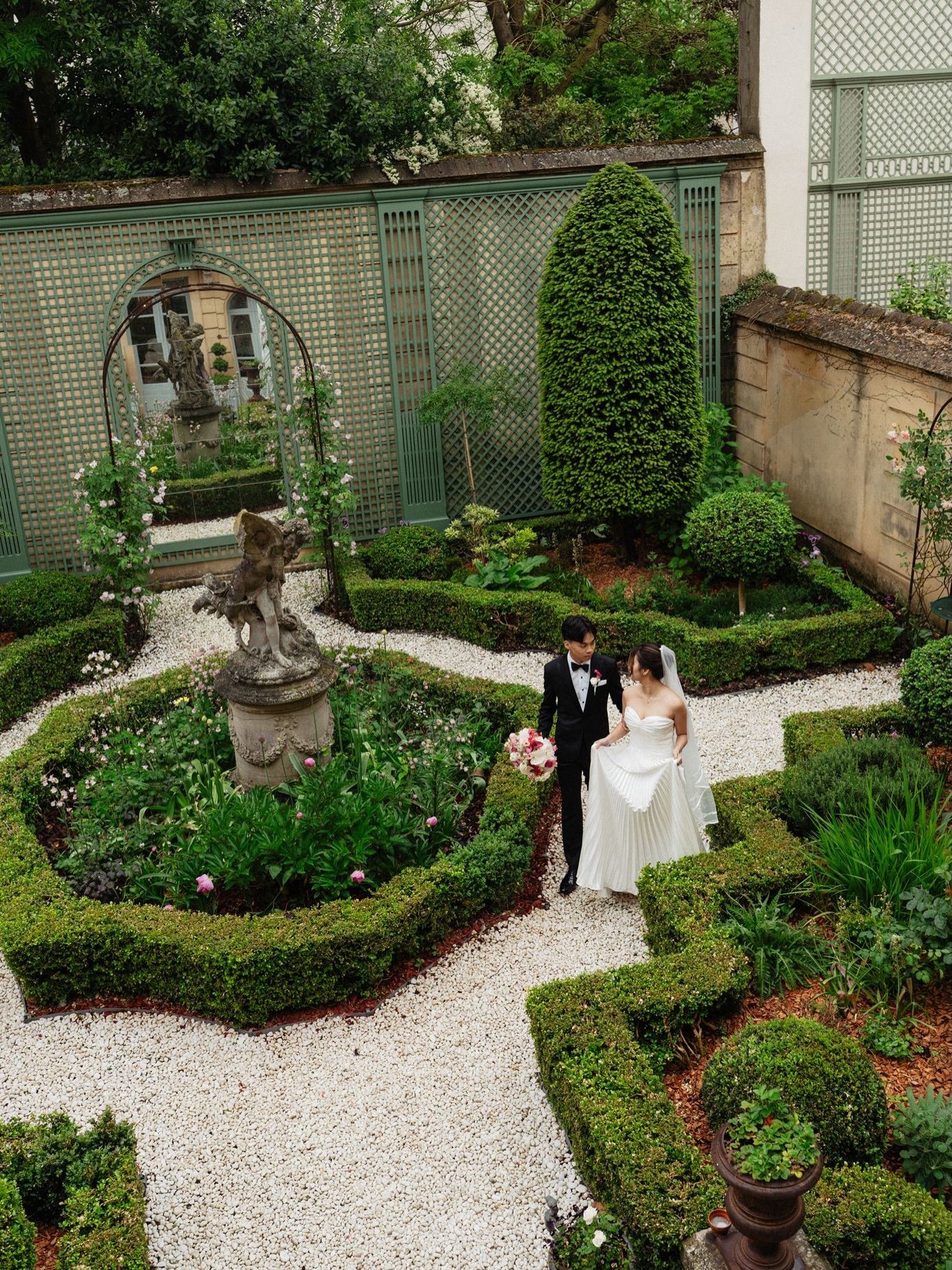 Before the world knows. Once home to Louis XIV’s Grand Chamberlain, the Hôtel de Bouillon has spent four centuries keepi