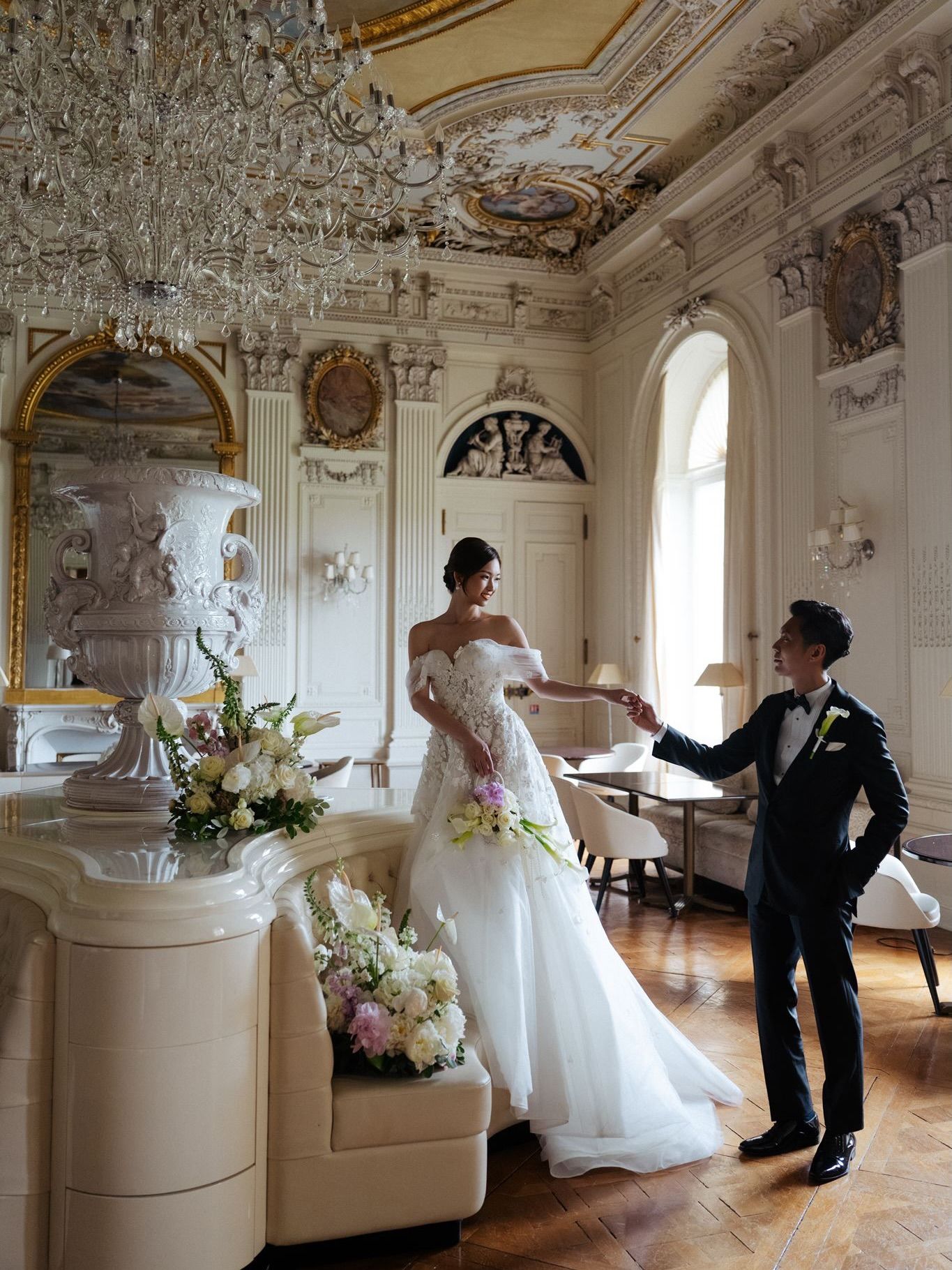 Some days you just get the whole château to yourselves. ✨ Ferrières gave us all of it in one afternoon: the painted ball