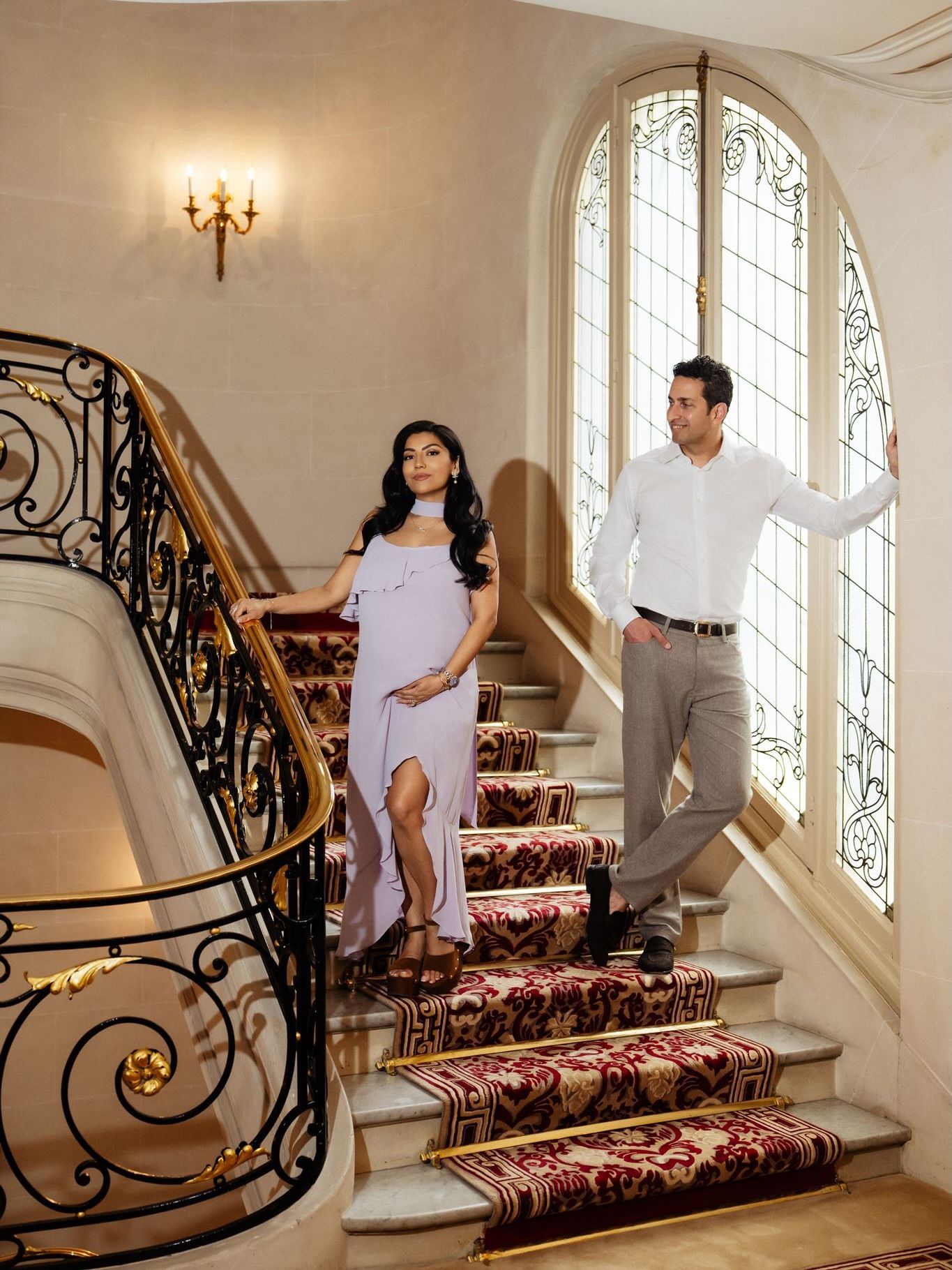 Maternity session but with a touch of edito at the Plaza Athénée 💜✨ @sahar.pez @a_wiener @parisianmakeup_ @plaza_athene